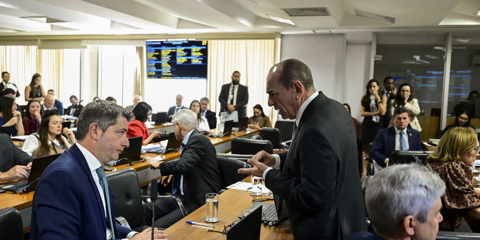 senado:-ccj-aprova-novo-codigo-eleitoral-com-900-artigos