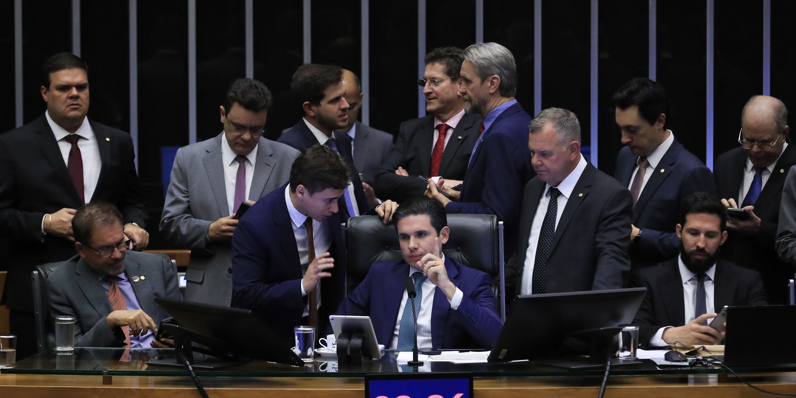 pec-da-blindagem-e-aprovada-por-deputados-e-vai-ao-senado 