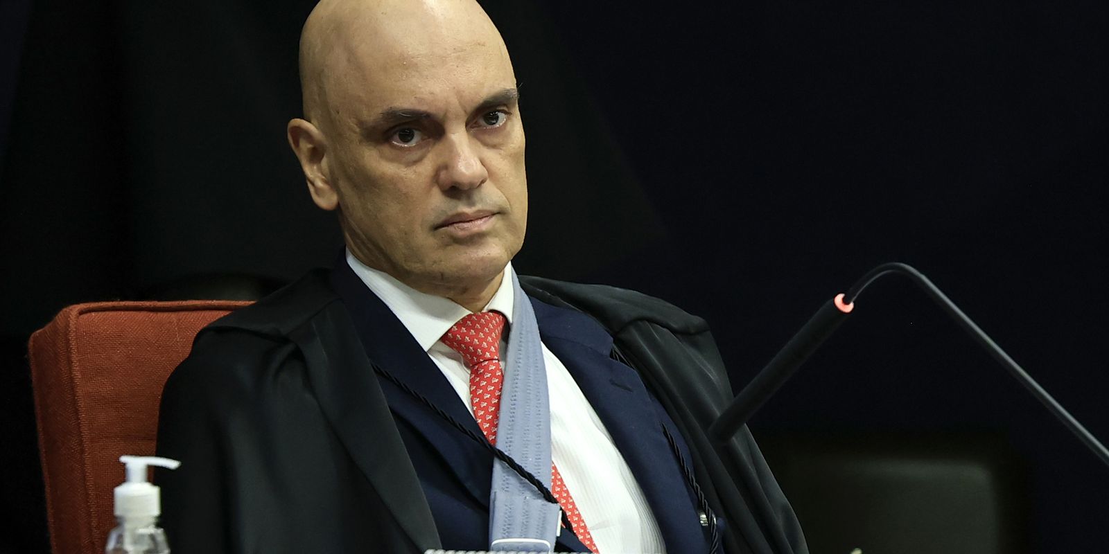 moraes-autoriza-bolsonaro-a-deixar-a-prisao-para-fazer-cirurgia