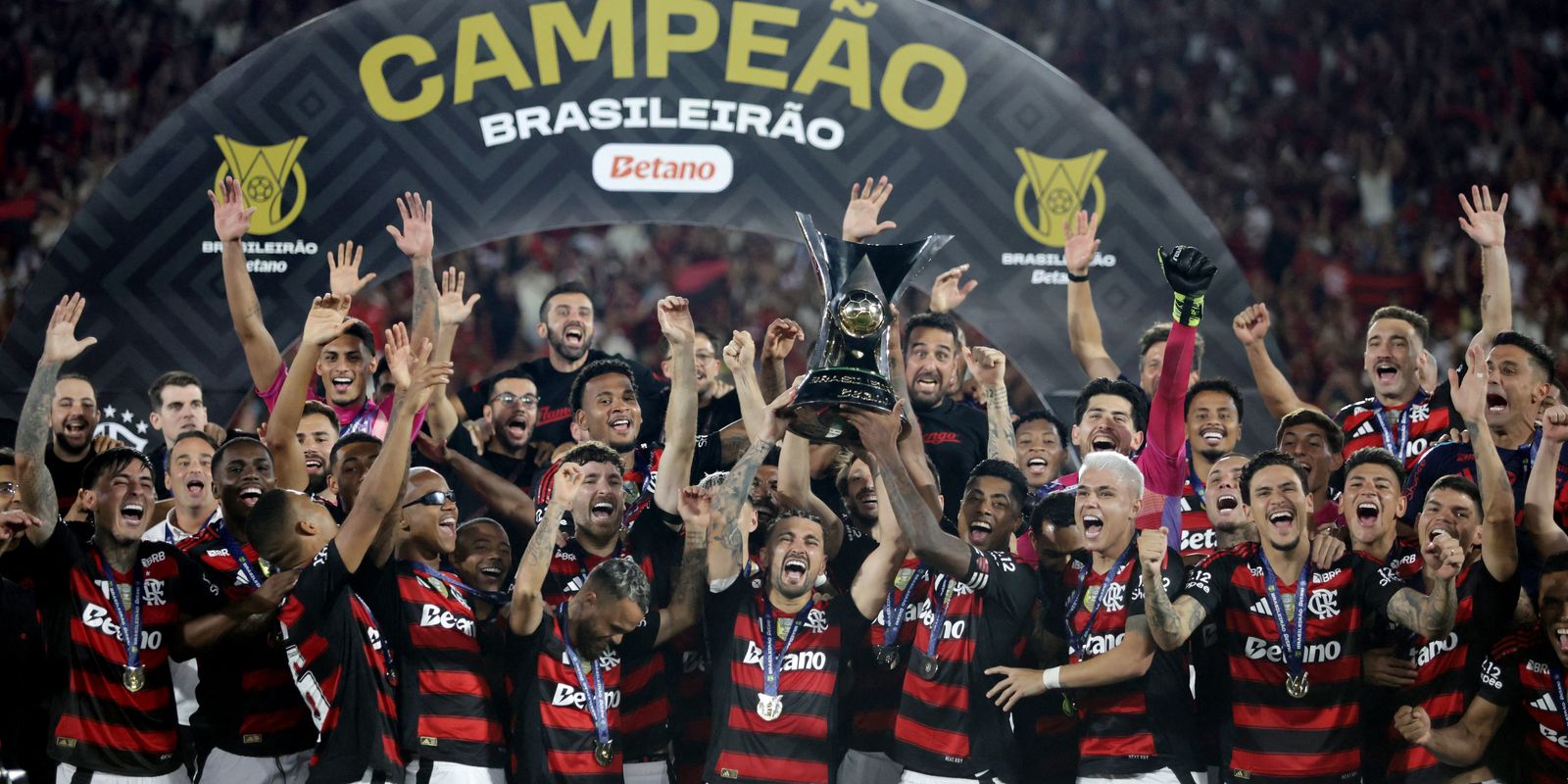 ranking-da-cbf:-flamengo-segue-lider-e-corinthians-sobe-para-segundo