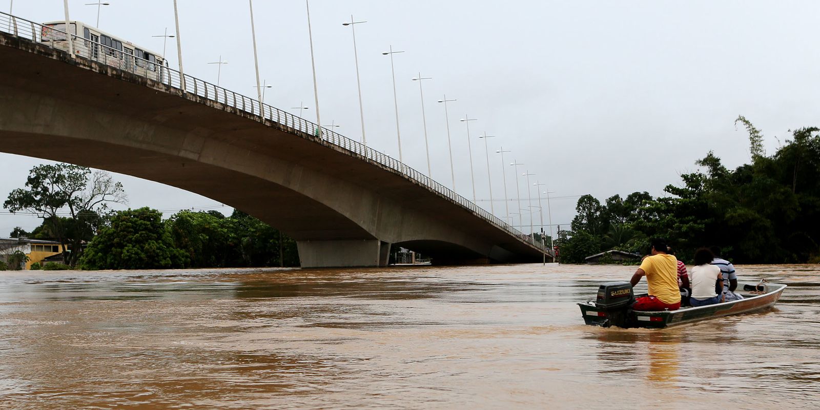 rios-do-acre-transbordam-apos-dias-de-chuva-intensa