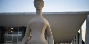 stf-julga-decisao-de-dino-que-suspendeu-pagamento-de-penduricalhos