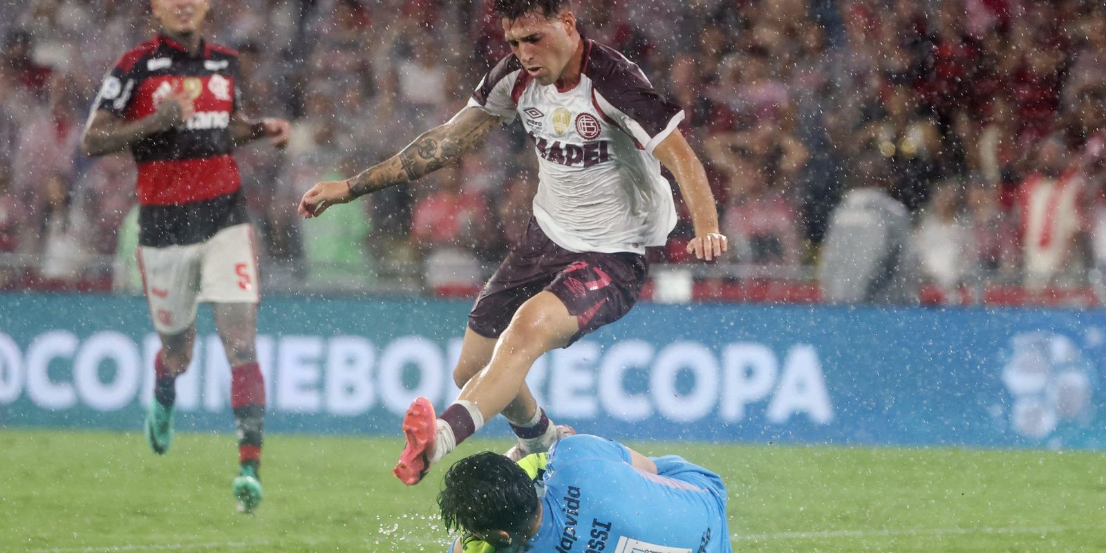 flamengo-luta,-mas-sucumbe-diante-do-lanus-e-perde-titulo-da-recopa