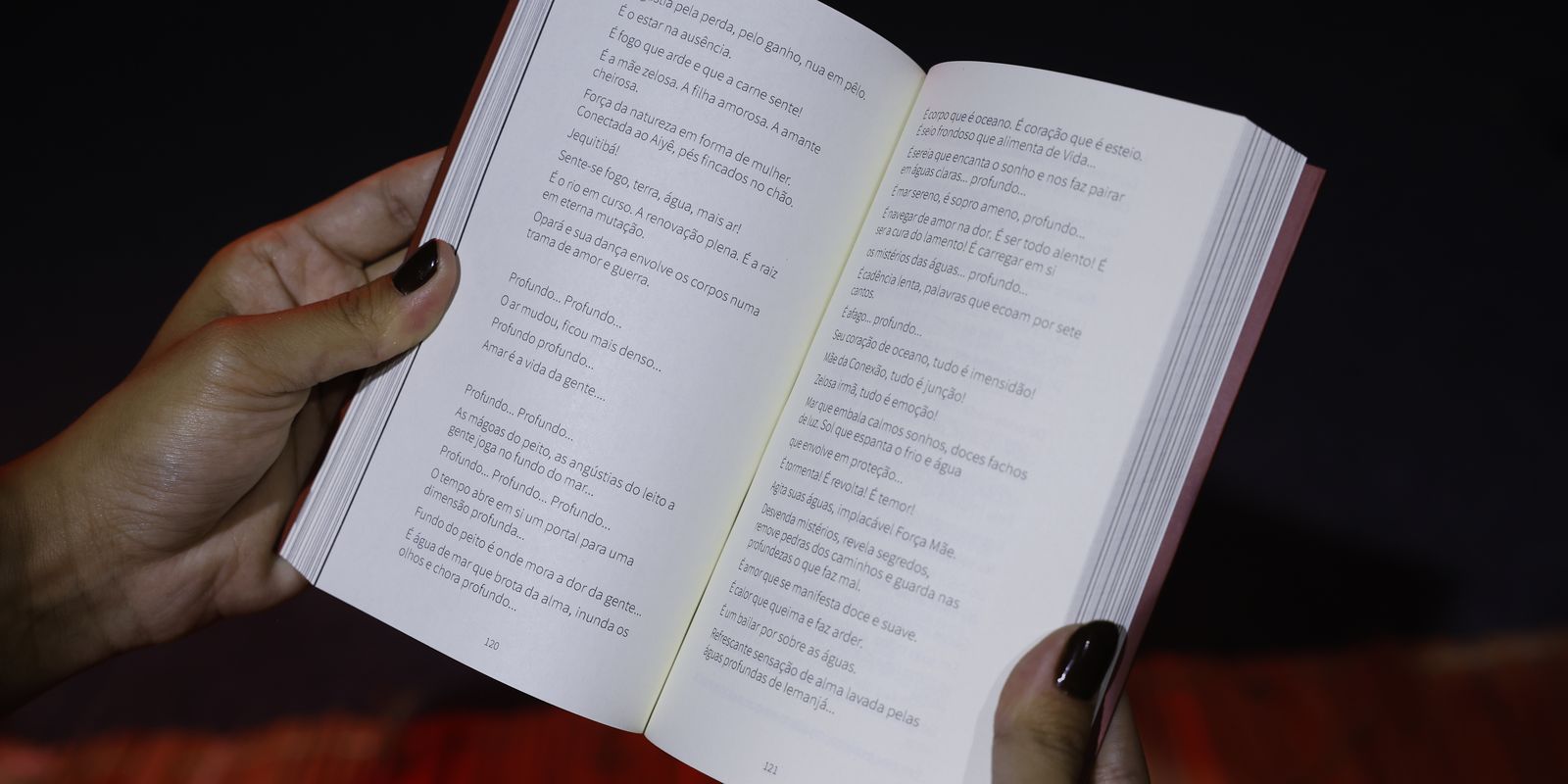 leituraco-com-pe-na-areia:-evento-no-rio-leva-livros-a-praia