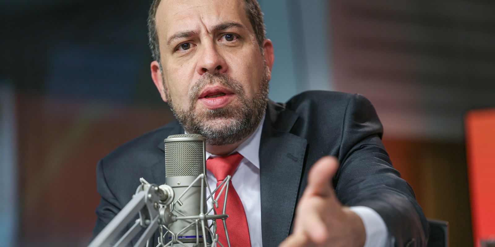 “Negociamos com os caminhoneiros”, diz Boulos sobre greve da categoria