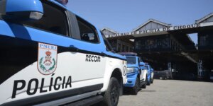 policial-militar-agride-estudantes-em-escola-estadual-no-rio