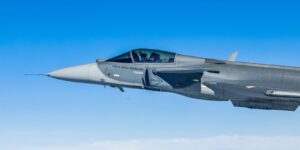 brasil-apresenta-primeiro-caca-f-39-gripen-fabricado-no-pais