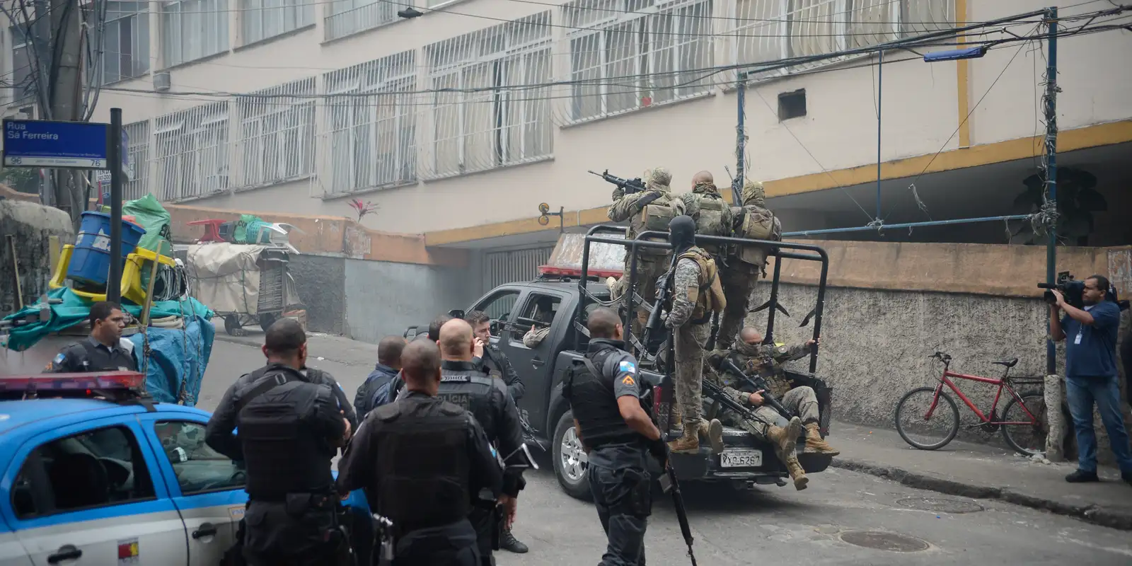 tiroteios-no-grande-rio-caem-43%-em-junho;-98-pessoas-foram-baleadas
