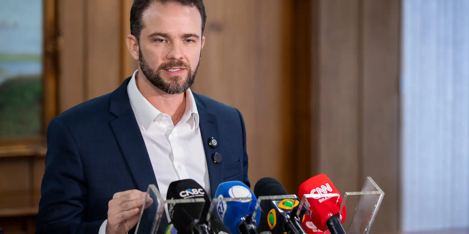 governo-ouvira-empresarios-para-decidir-se-aplicara-lei-contra-eua