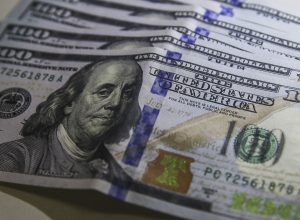 dolar-fecha-abaixo-de-r$-5,50-pela-primeira-vez-em-oito-meses