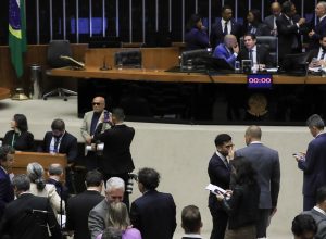 aprovada-urgencia-de-pl-que-libera-r$-1,5-bi-para-saude-e-educacao