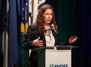 “estatais-nao-sao-peso,-sao-patrimonio”,-defende-ministra-da-gestao
