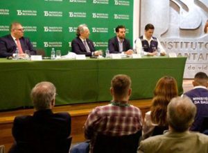 ministro-assina-contrato-para-compra-de-vacina-da-dengue-do-butantan