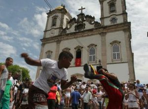 devotos-participam-de-celebracao-na-igreja-do-bonfim,-em-salvador