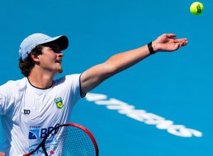 dores-lombares-tiram-joao-fonseca-de-mais-um-torneio-na-australia