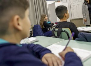 cnte-comemora-reajuste-do-piso-do-magisterio;-prefeitos-contestam