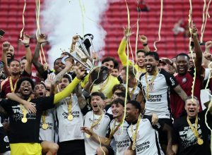 corinthians-vence-flamengo-e-e-bicampeao-da-supercopa-rei