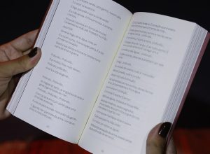 leituraco-com-pe-na-areia:-evento-no-rio-leva-livros-a-praia