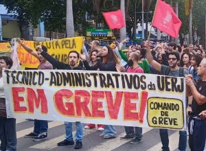 em-greve,-servidores-da-uerj-apresentam-demanda-ao-governo-do-rj