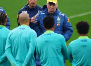 prestes-a-estrear-na-copa,-ancelotti-nao-da-pistas-sobre-escalacao
