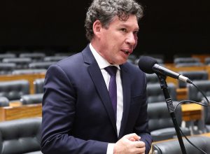 hugo-motta-indica-presidente-da-comissao-da-mp-da-taxa-das-blusinhas