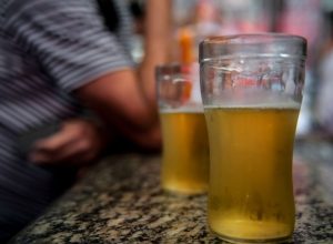 alcool-e-cigarro-podem-causar-cegueira,-alertam-especialistas