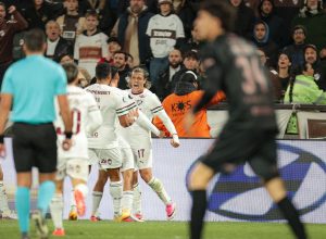 fluminense-leva-susto,-mas-e-1o-classificado-a-semi-da-libertadores