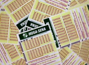 mega-sena-acumula-para-r$-102-milhoes;-confira-os-numeros-sorteados